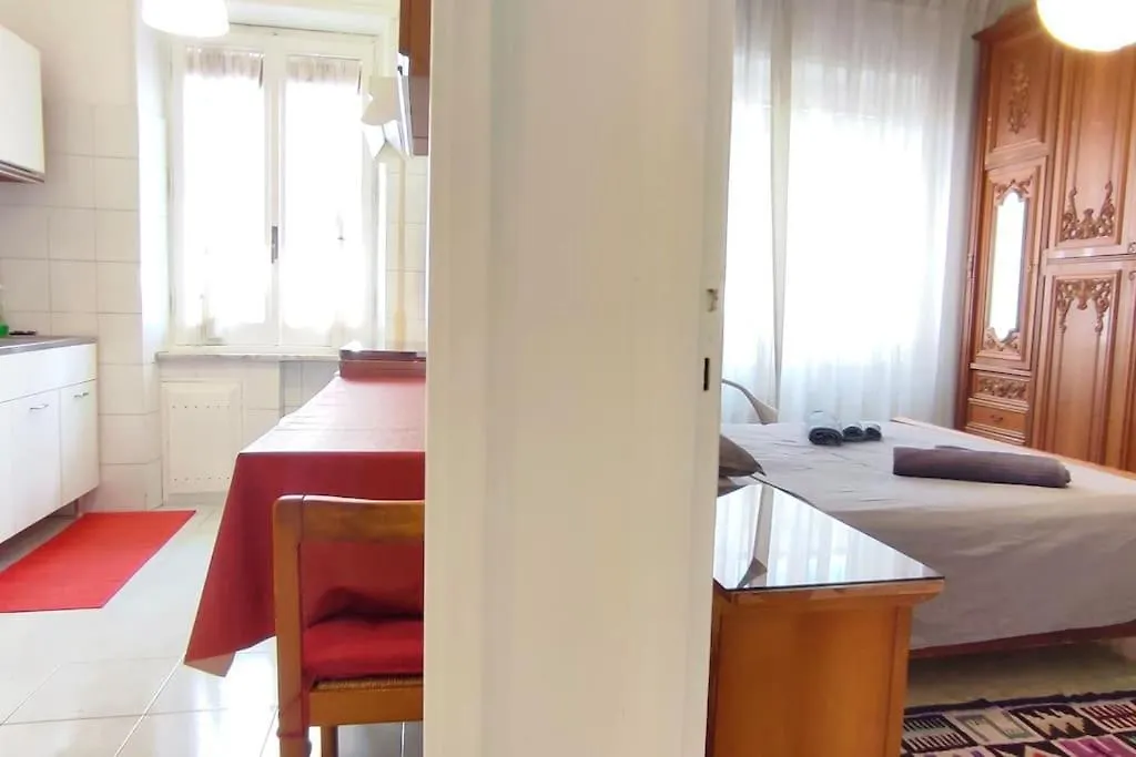 Happy Domus Roma - Giovagnoli Near Trastevere Apartment Italy